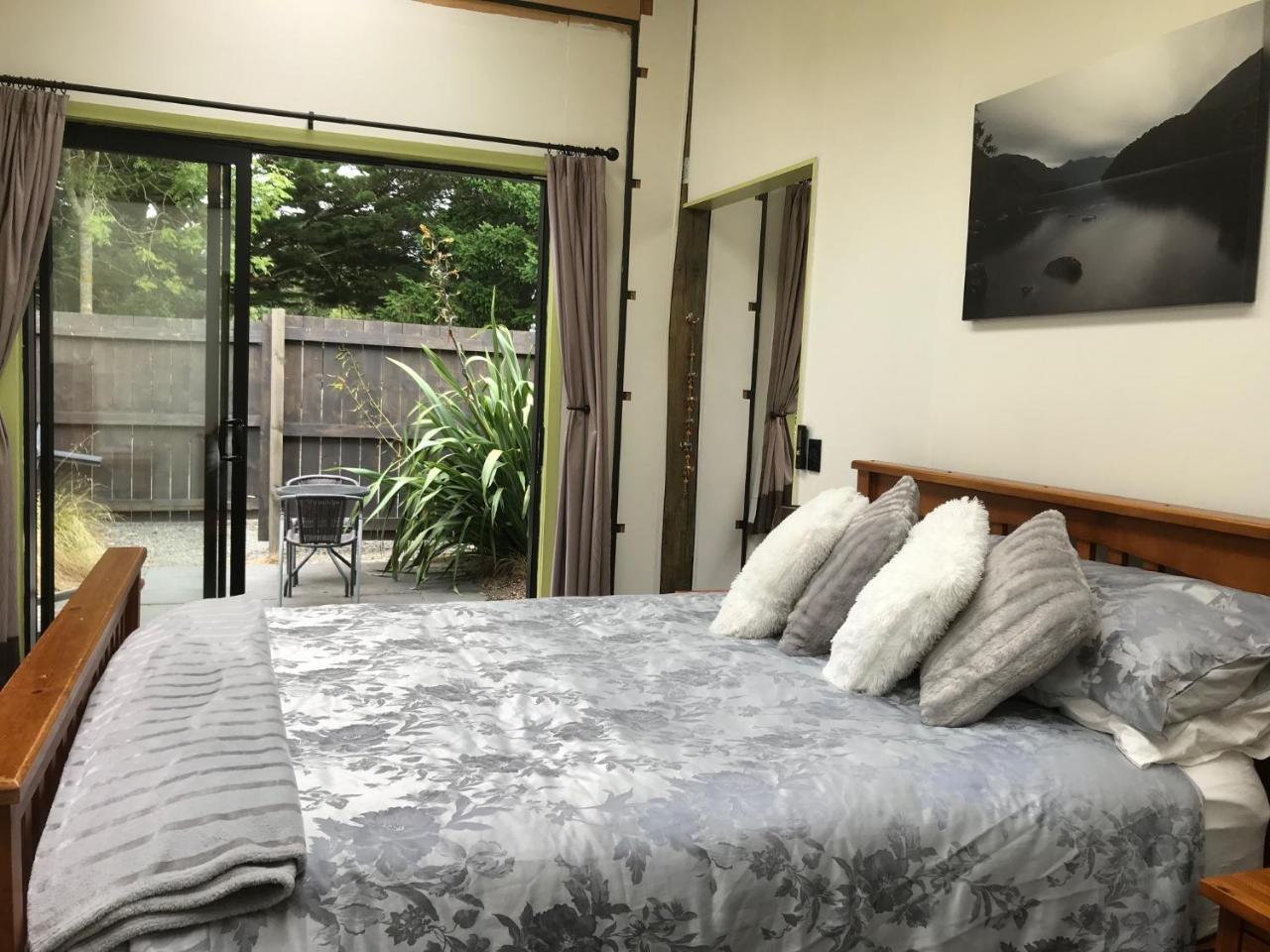 River Retreat Hotel Coalgate Esterno foto
